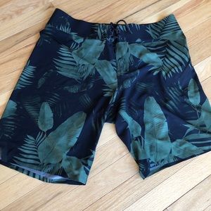 Men’s Lululemon shorts